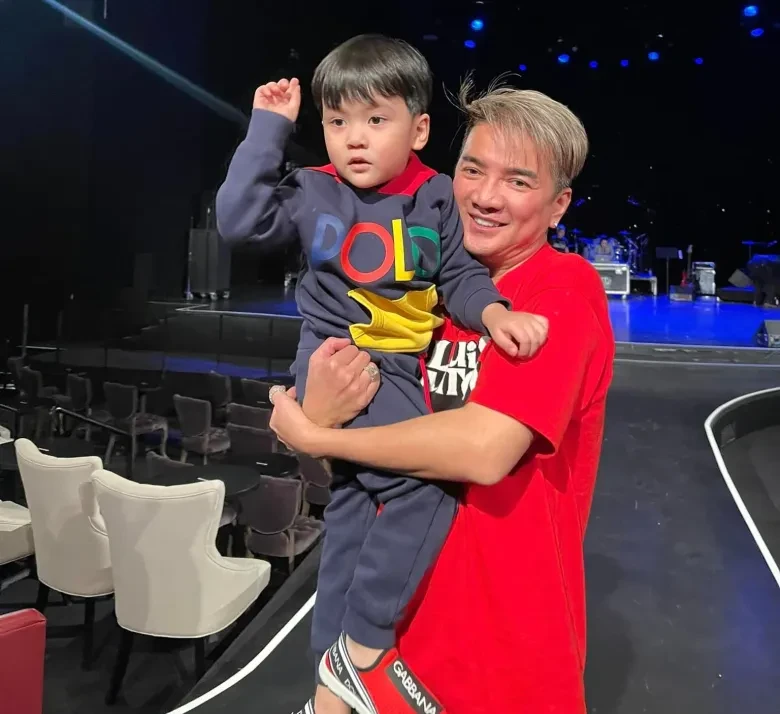 Đàm Vĩnh Hưng khoe con trai ruột.