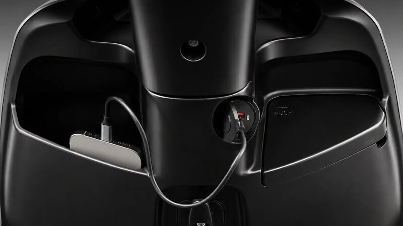 Phiên bản Dat Bike Era E1 với nhiều trang bị tiện ích bổ sung