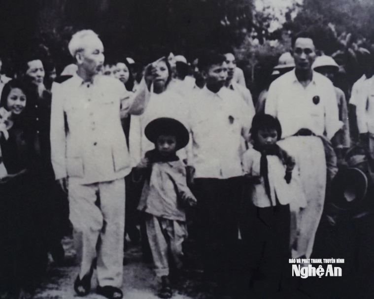anh bác lưu lại
