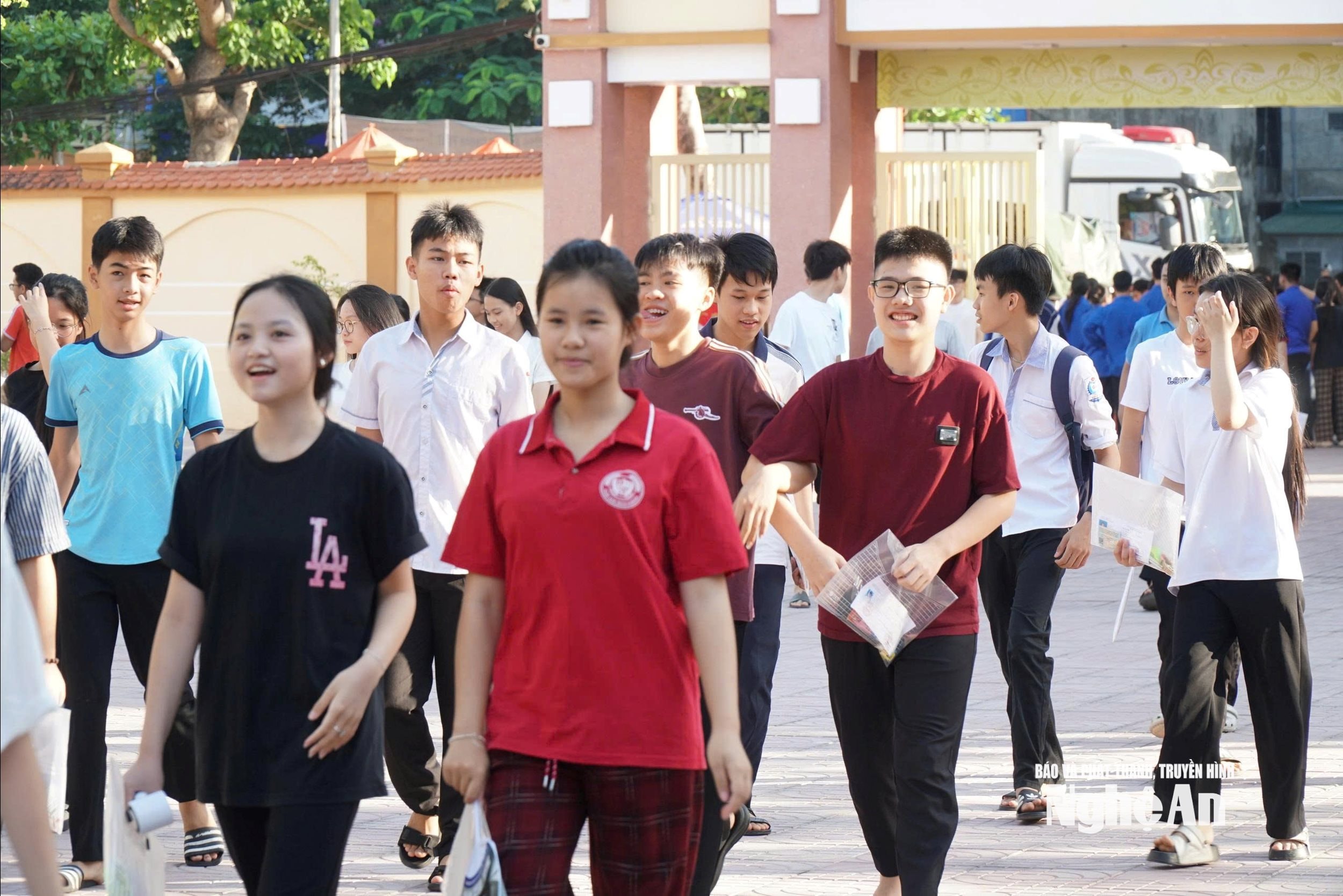 Thí sinh tham dự Kỳ thi tuyển sinh vào lớp 10. Ảnh - Mỹ Hà