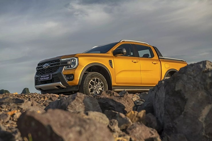 Ford Ranger di chuyển trên địa hình thực tế