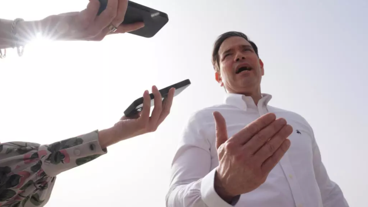 Ngoại trưởng Mỹ Marco Rubio trả lời báo giới trước chuyến công du tối Ấn Độ ngày 25/5. Ảnh: AFP