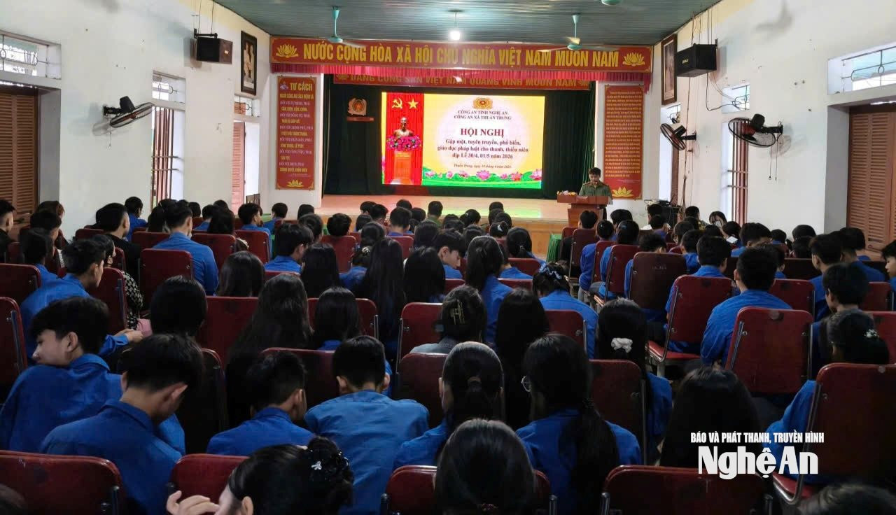 bna_cong-an-xa-thuan-trung-gap-mat-tuyen-truyen-pho-bien-phap-luat-cho-thanh-thieu-nien-tren-dia-ban.jpg