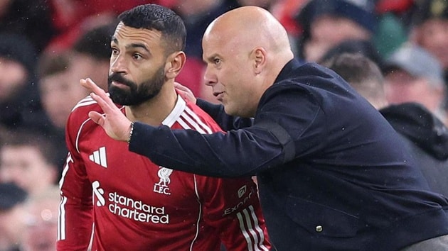 HLV Arne Slot đối mặt với thử thách tìm kiếm người thay thế vị trí của Mohamed Salah.