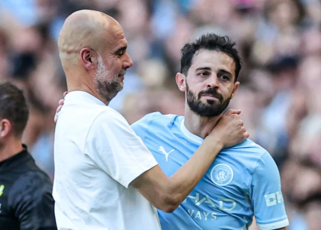 Pep Guardiola và tiền vệ Bernardo Silva, người có số lần ra sân nhiều nhất dưới thời ông.
