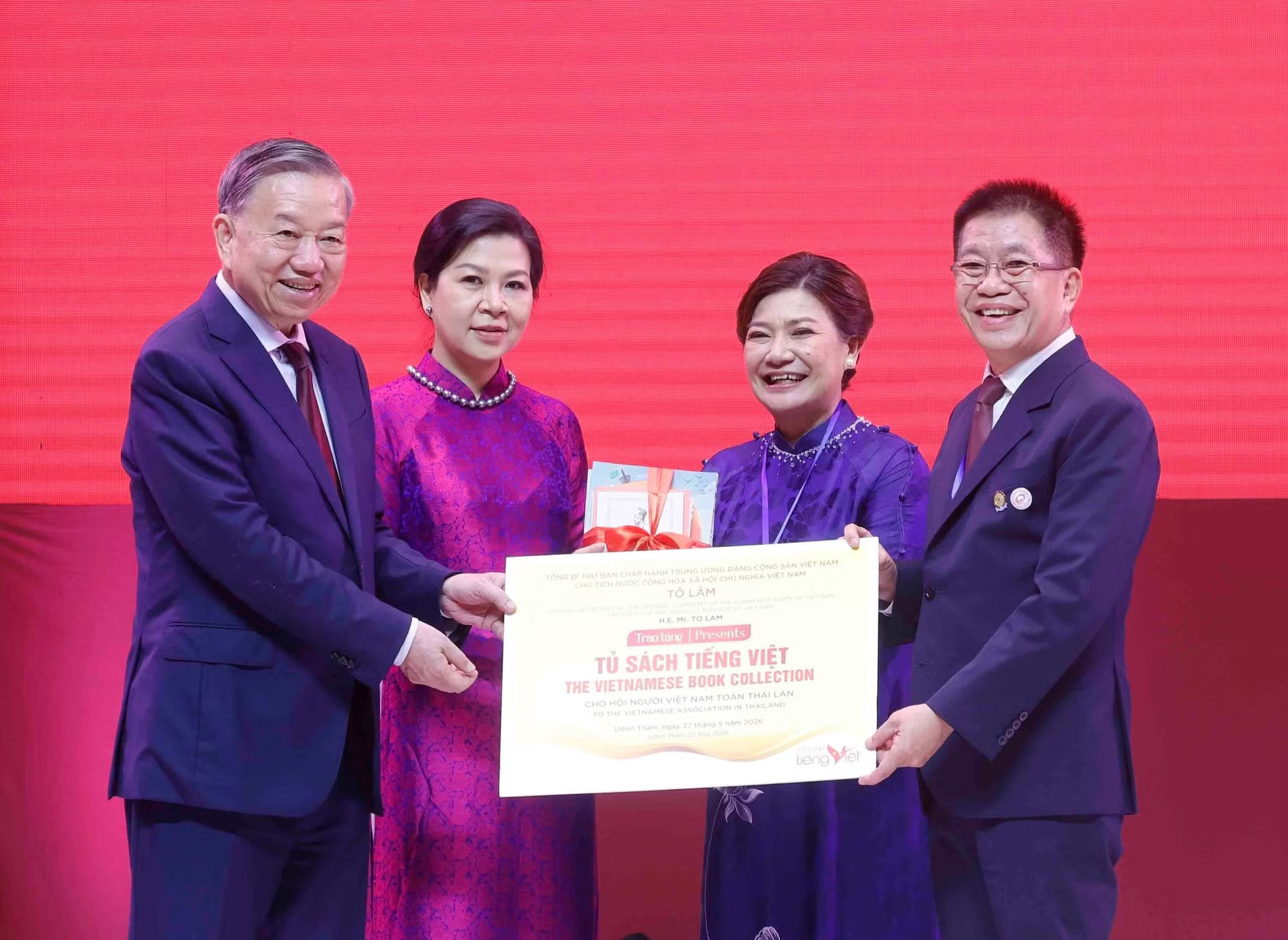 vna-potal-tong-bi-thu-chu-tich-nuoc-to-lam-gap-go-cong-dong-nguoi-viet-nam-tai-thai-lan-8787928.jpg
