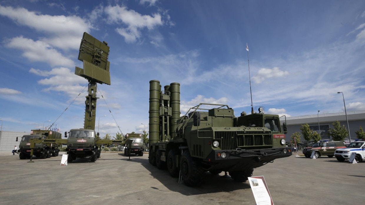 Hệ thống tên lửa phòng không S-400 Triumf của Nga đang trong trạng thái tác chiến