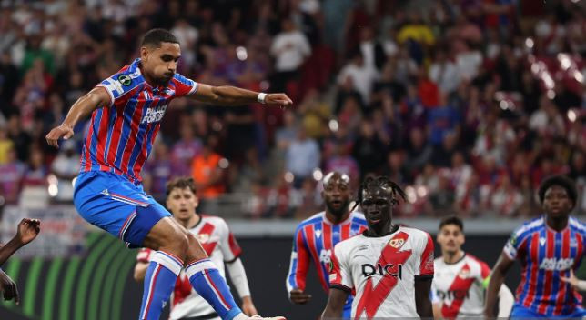 Maxence Lacroix thi đấu chắc chắn nơi hàng thủ Crystal Palace