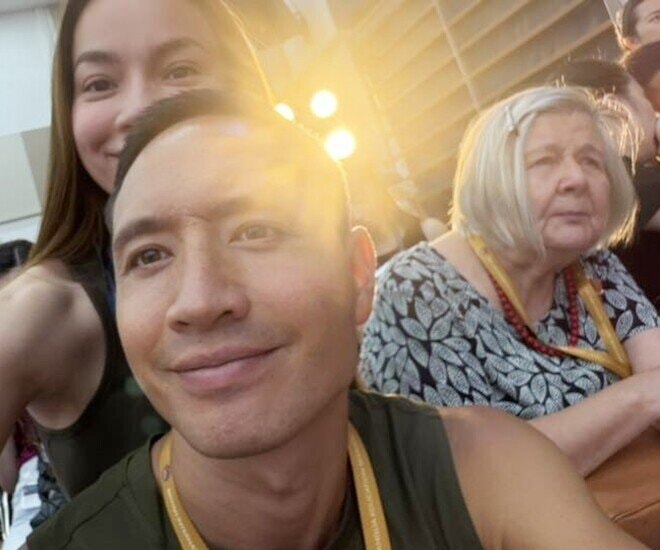 Bố mẹ chồng của nữ ca sĩ cũng sang Việt Nam để chăm con cháu.