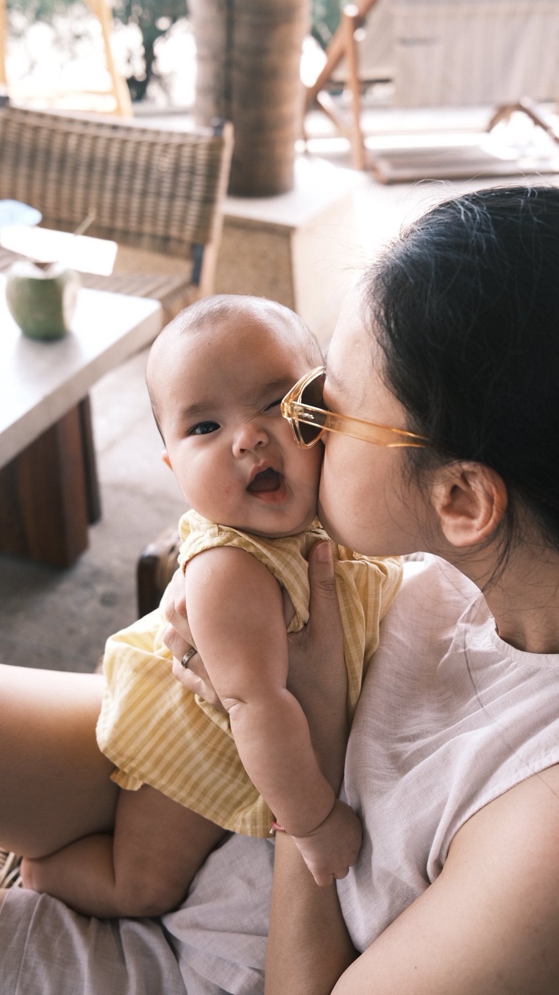 Niềm hạnh phúc được làm mẹ khiến Ngô Thanh Vân chăm chỉ chia sẻ khoảnh khắc trưởng thành của con.