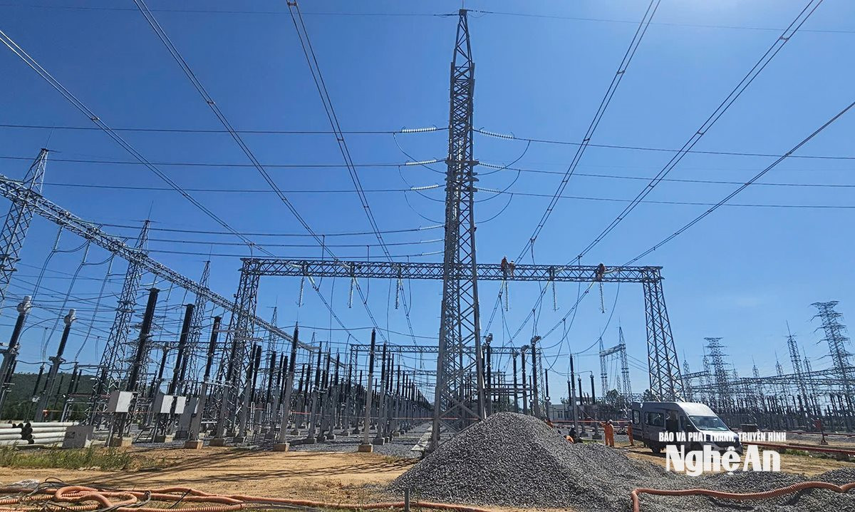 Thi công các hạng mục của Dự án lắp máy biến áp thứ 2 Trạm biến áp 220kV Nam Cấm trước khi đóng điện