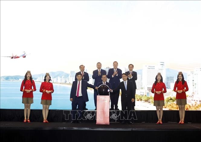 Tổng Bí thư, Chủ tịch nước Tô Lâm chứng kiến nghi thức mở đường bay mới Nha Trang - Singapore của hãng hàng không Vietjet Air. Ảnh: Thống Nhất/TTXVN