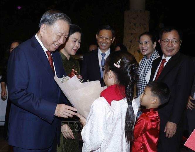 Tổng Bí thư, Chủ tịch nước Tô Lâm và Phu nhân bắt đầu thăm cấp Nhà nước Cộng hòa Singapore- Ảnh 2.