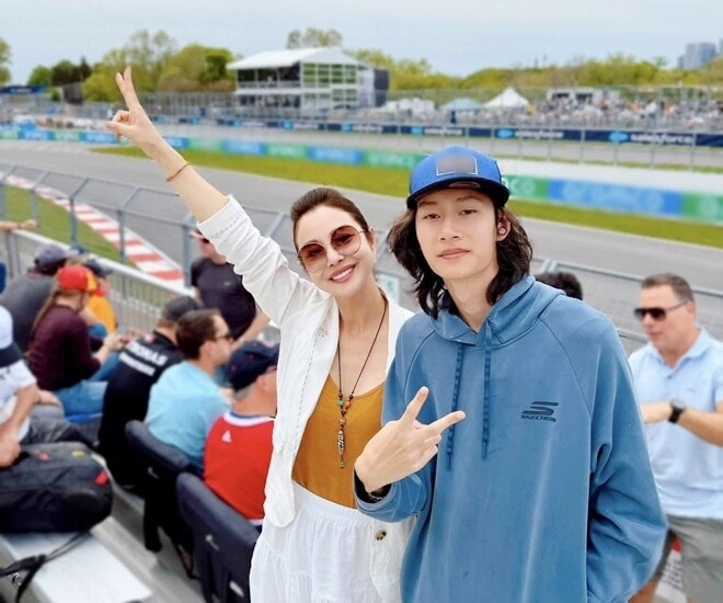 Jennifer Phạm và con trai Bảo Nam đi xem giải đua xe F1 tại Canada.