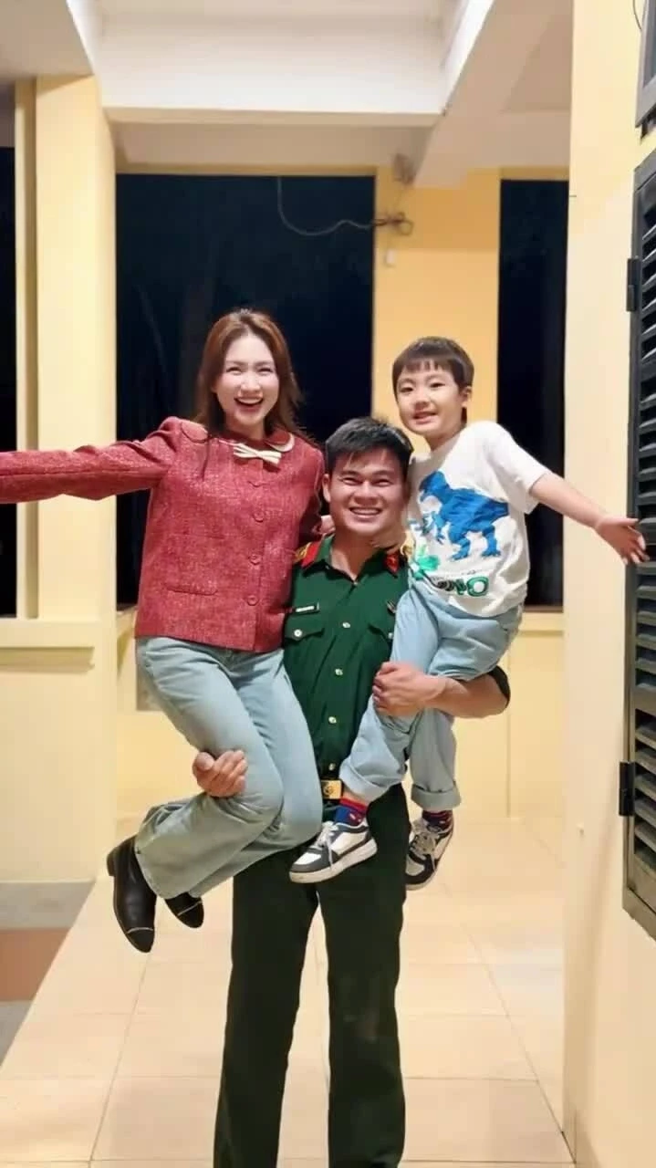 Bé Bo ủng hộ chuyện tình cảm của Hòa Minzy và Đại úy Thăng Văn Cương.