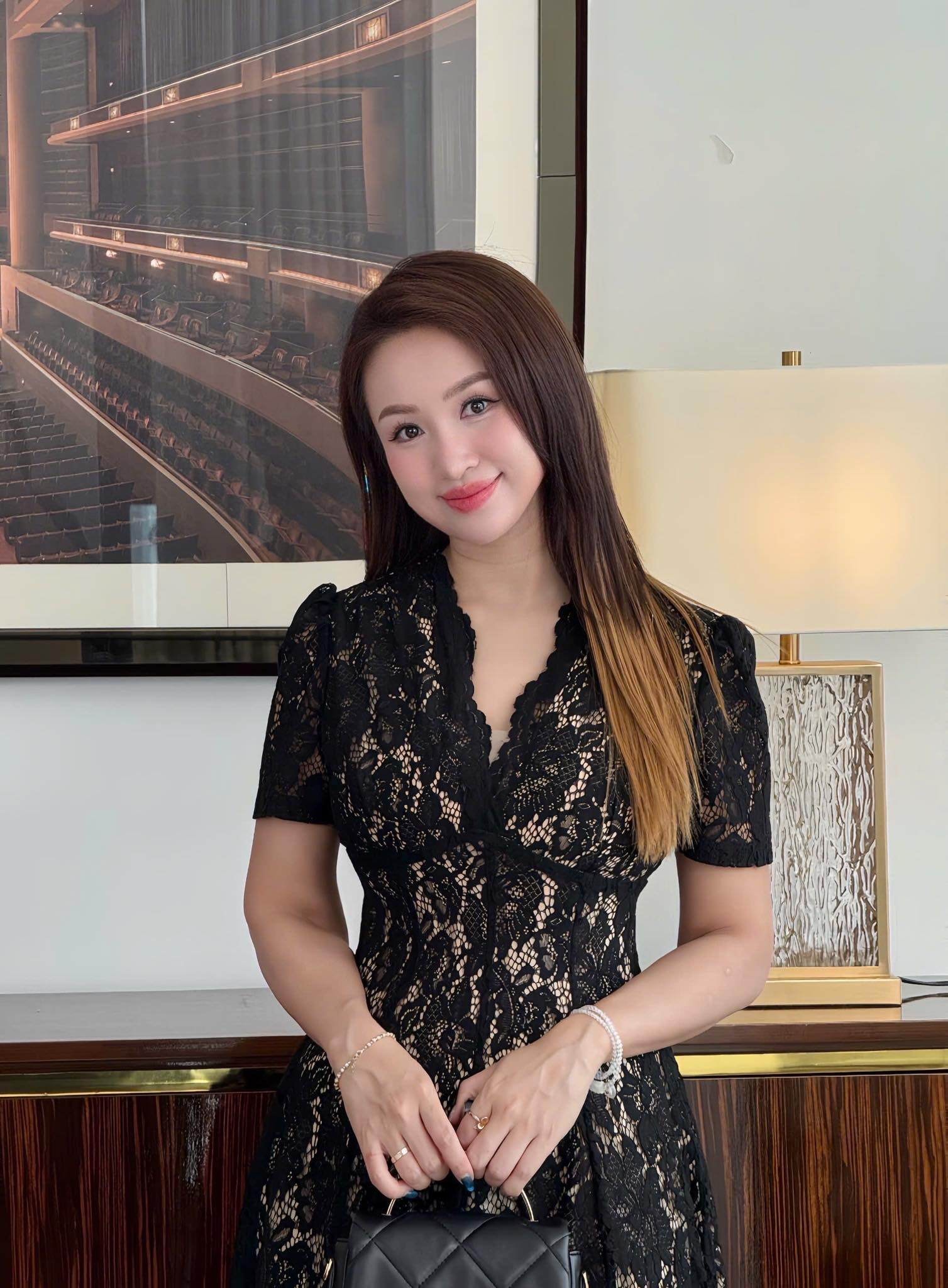 Dù Vân Hugo đã làm mẹ nhưng bậc sinh thành vẫn luôn lo lắng, chăm chút cho cô.