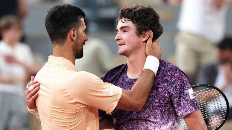 Joao Fonseca và Novak Djokovic tại Roland Garros Fonseca có màn ngược dòng đẳng cấp trước Nole