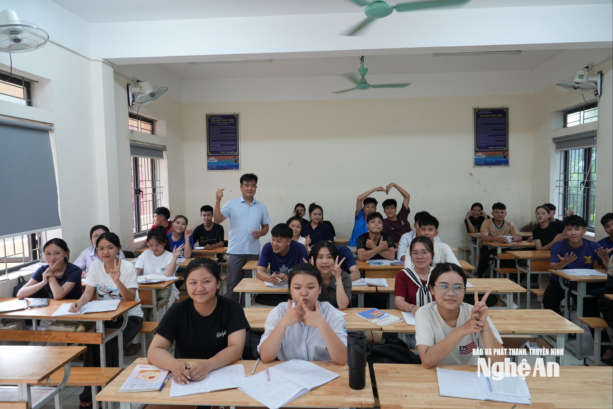 Thầy và trò Trường THPT Mường Quạ quyết tâm đạt kết quả cao tại Kỳ thi tốt nghiệp THPT năm 2026. Ảnh: Mỹ Hà