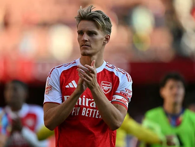 Martin Odegaard trong trận đấu với PSG