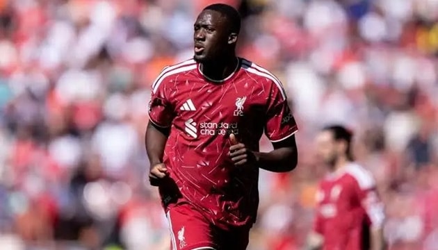 Trung vệ Ibrahima Konate đang nằm trong tầm ngắm của Real Madrid và Bayern Munich.