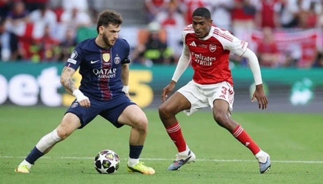 Kvaratskhelia tỏa sáng trong màu áo PSG