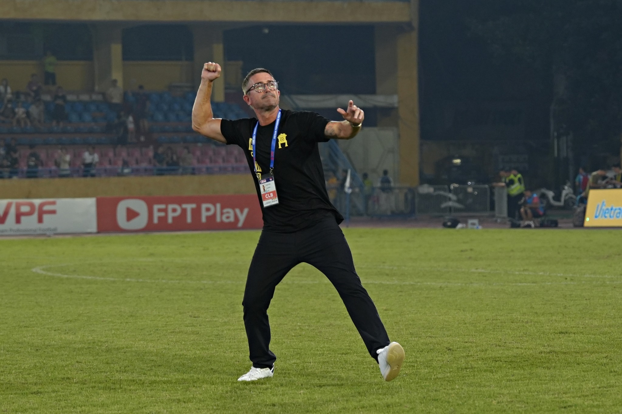 HLV Harry Kewell đang xây dựng lối chơi kiểm soát bóng hiện đại cho Hà Nội FC.