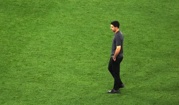 HLV Mikel Arteta đối mặt với nhiều thách thức trong việc nâng cấp hàng công Arsenal.