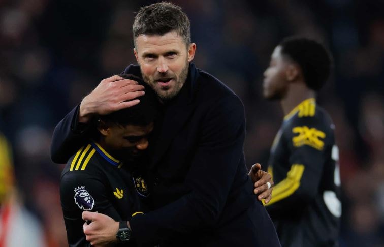 Các cầu thủ Manchester United ăn mừng bàn thắng vào lưới Arsenal