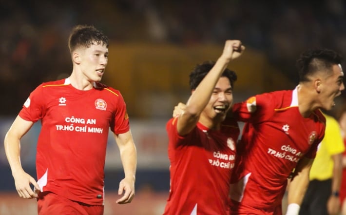 Tiến Linh ăn mừng bàn thắng gỡ hòa 1-1 cho Công An TP.HCM ở phút 85.
