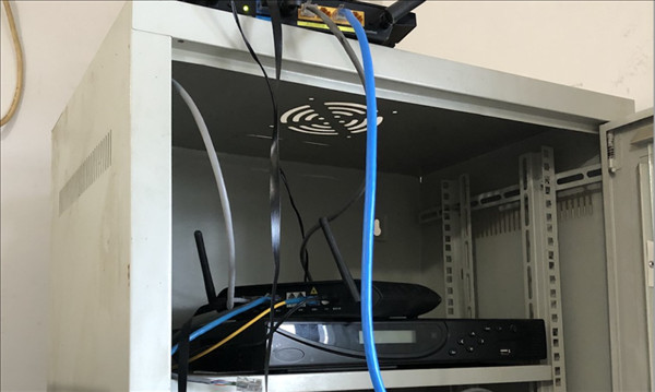 Vật cản kim loại ảnh hưởng sóng WiFi