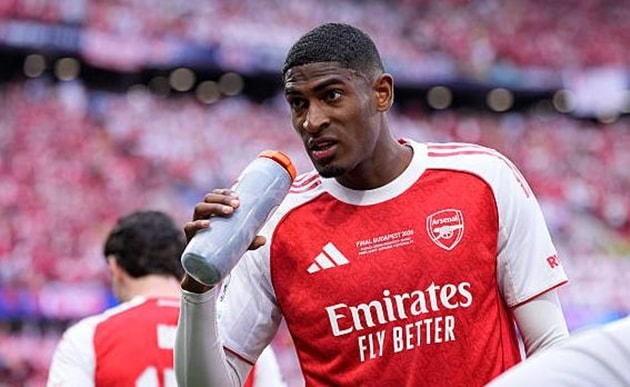 Sai lầm của Mosquera khiến Arsenal chịu phạt đền