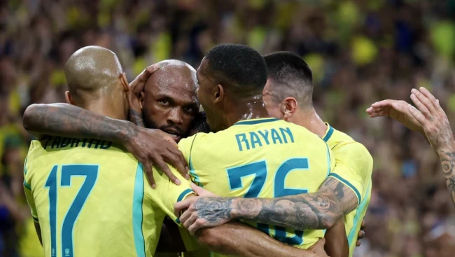 Brazil hủy diệt Panama 6-2.