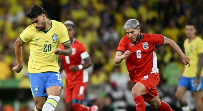 Brazil chơi lấn át Panama.