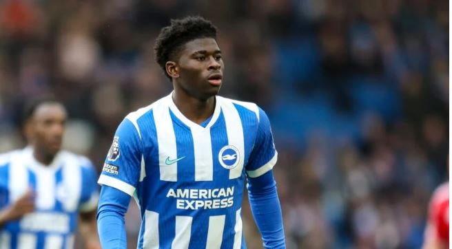 Tiền vệ Carlos Baleba của Brighton là một trong những mục tiêu nằm trong danh sách rút gọn của MU.