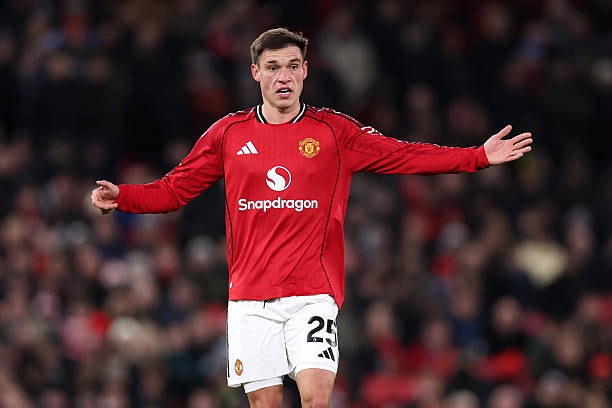 Manchester United đang tìm cách thanh lý Ugarte để tái cấu trúc ngân sách chuyển nhượng