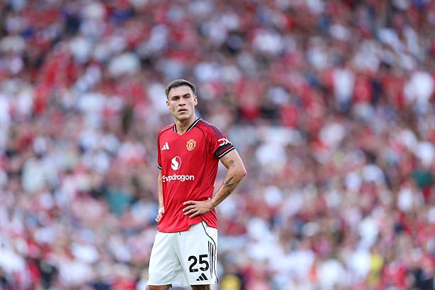 Manuel Ugarte không thể thích nghi với môi trường Premier League sau khi rời PSG