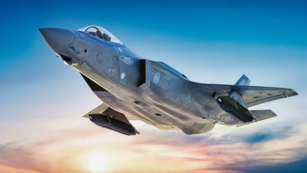 Tiêm kích F-35 mang theo tên lửa LRASM trong một thử nghiệm tác chiến