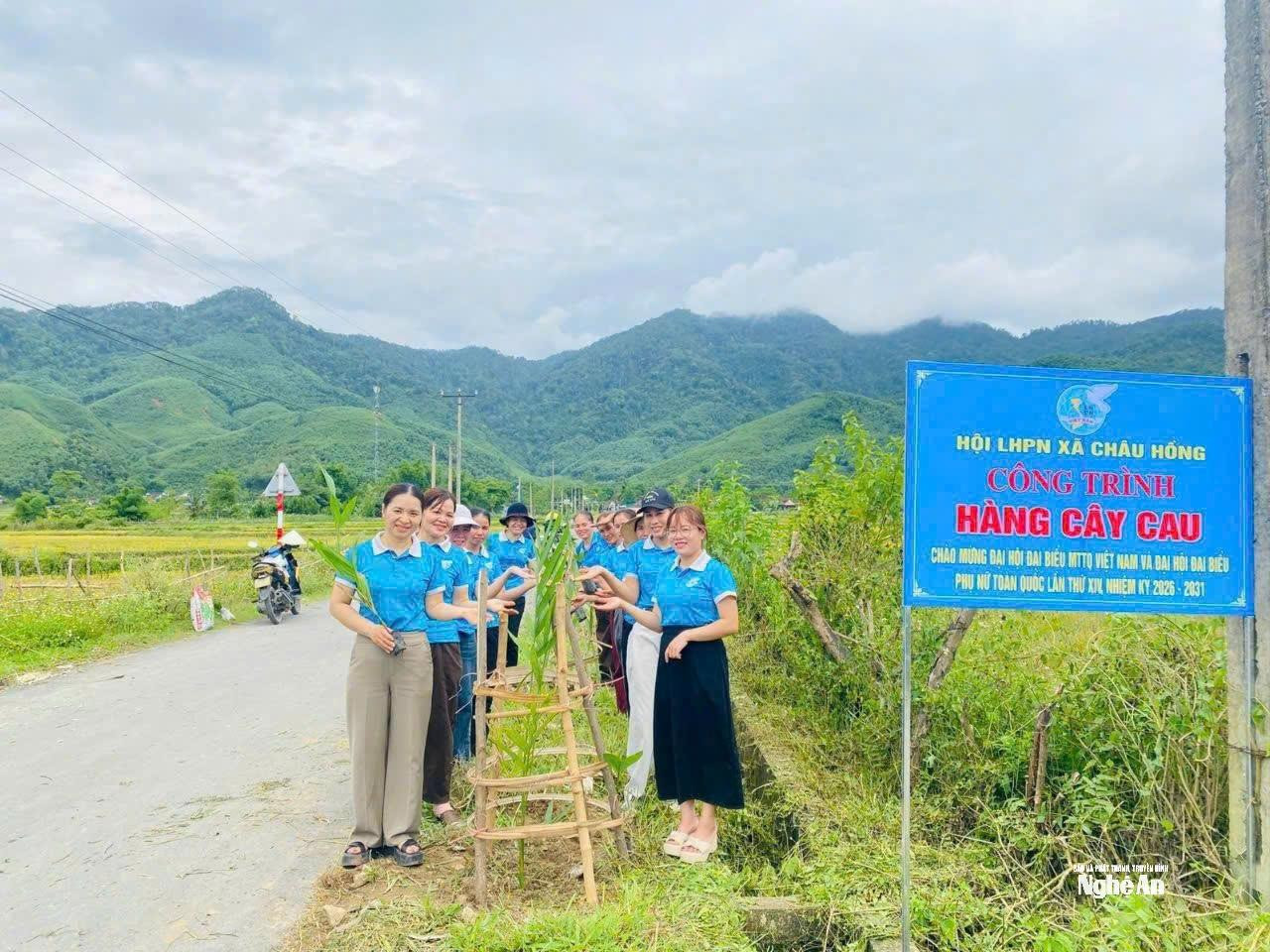 hoi-phu-nu-xa-chau-hong-thuc-hien-mo-hinh-hang-cau-xanh-huong-ung-cac-phong-trao-bao-ve-moi-truongjpg(1).jpg
