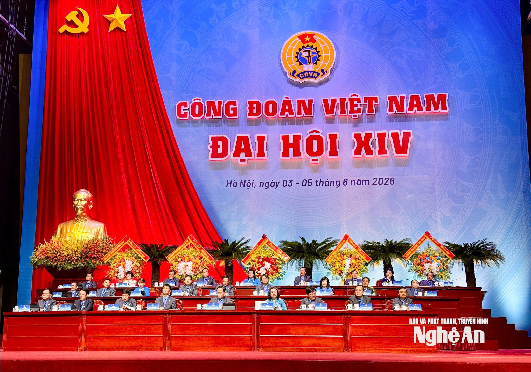 Đoàn Chủ tịch điều hành Đại hội. Ảnh: An Nhân
