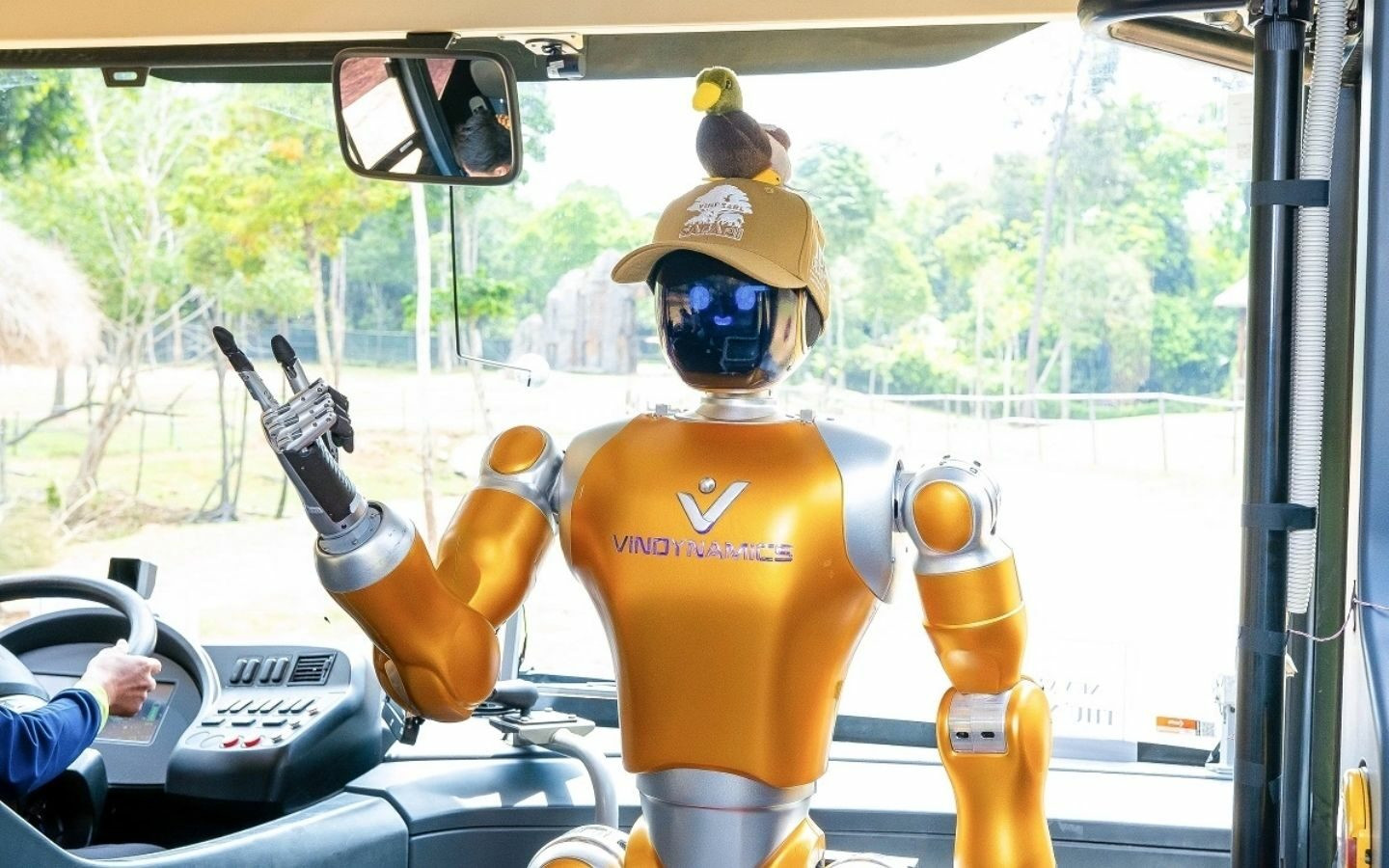 Robot Dyno thực hiện nhiệm vụ thực tế