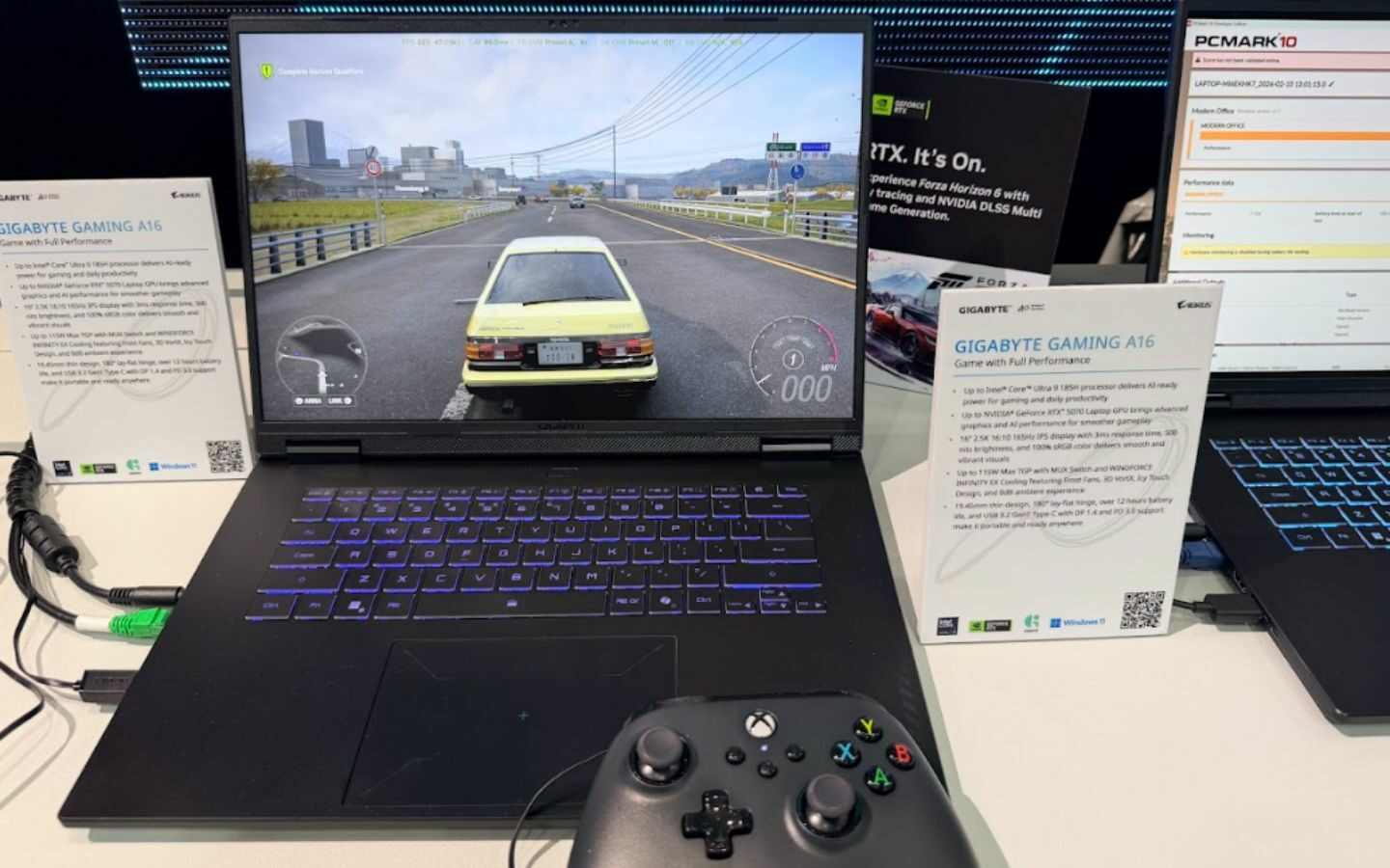Dòng Gigabyte GAMING A16 PRO với thiết kế bản lề 180 độ
