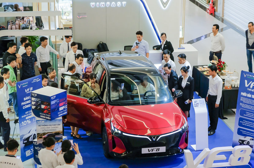 VinFast VF 8 thế hệ mới ghi nhận kỷ lục đơn đặt hàng tại thị trường Việt Nam