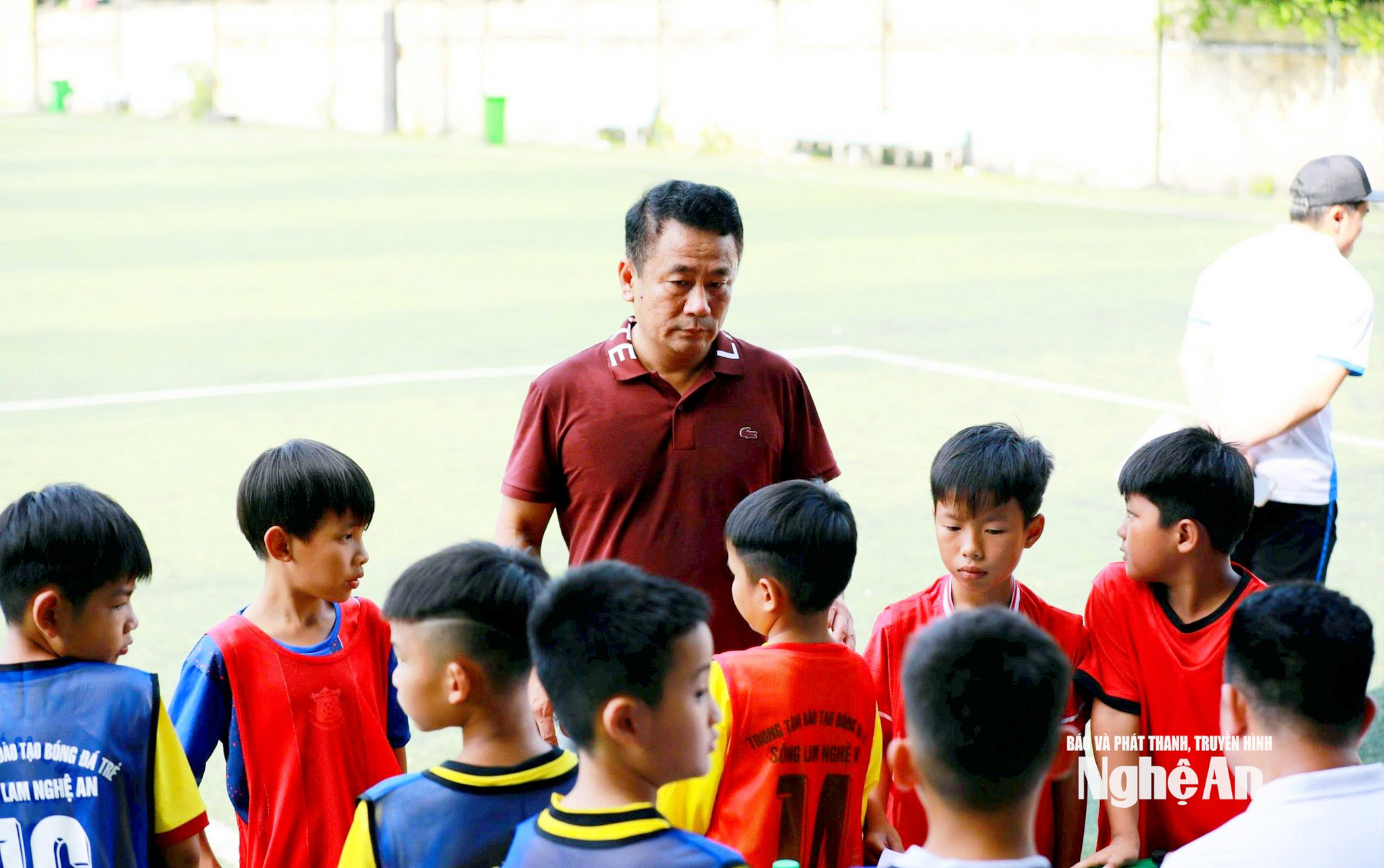 Ông Trần Quang Dũng - Giám đốc Trung tâm Đào tạo bóng đá trẻ SLNA, Trưởng ban Tuyển sinh. Ảnh tư liệu