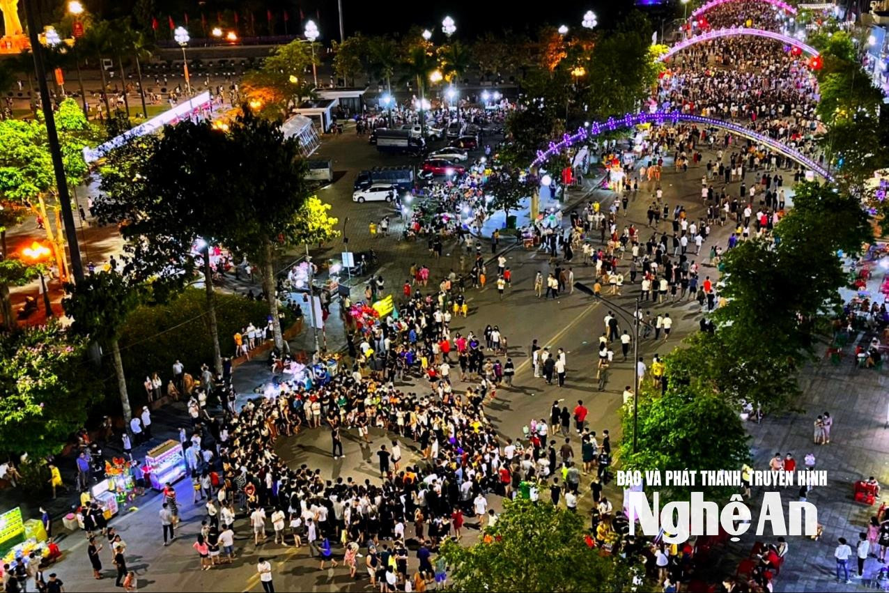 Gågatan Vinh förväntades en gång bli en höjdpunkt för Nghe Ans nattturism, men den har nu upphört att användas. Foto: Quang An