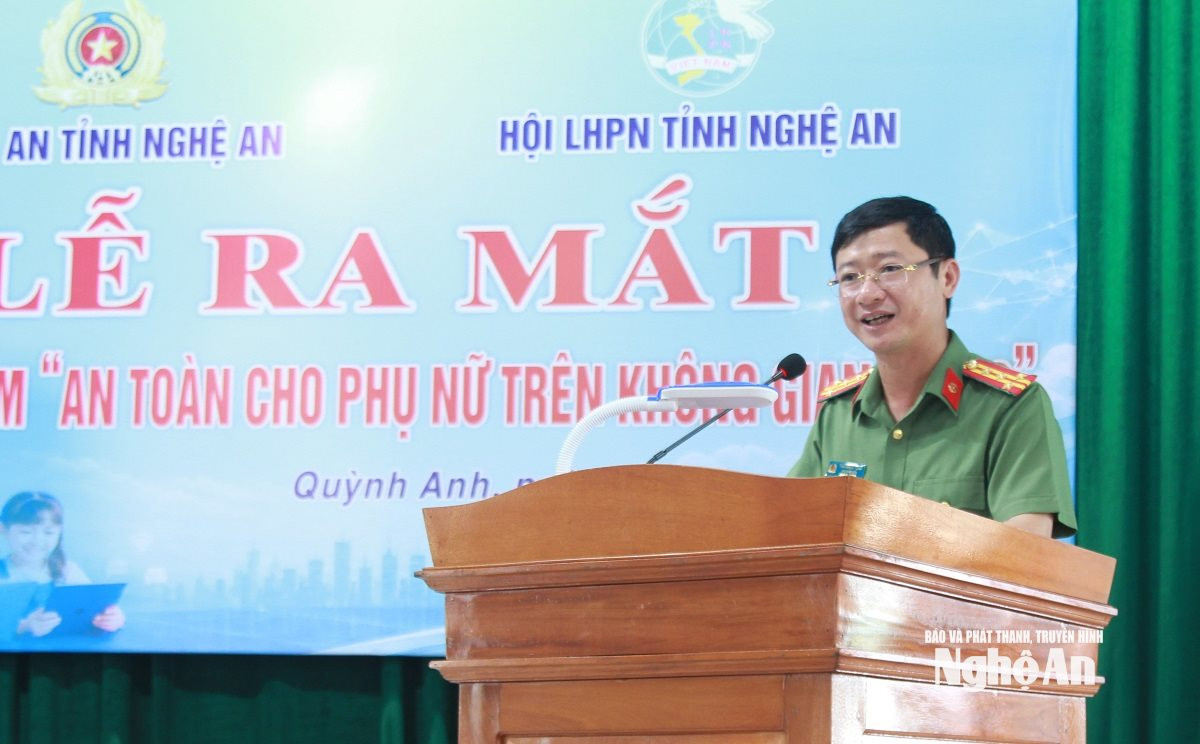 Đồng chí Đại tá Trần Ngọc Tuấn - Phó Giám đốc Công an tỉnh phát biểu tại buổi lễ. Ảnh: Văn Hậu
