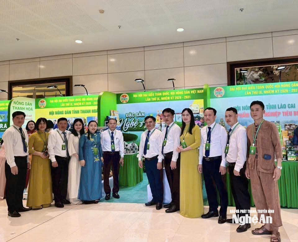 Die Delegation aus der Provinz Nghe An besteht aus 19 Delegierten unter der Leitung von Herrn Nguyen Viet Hung, dem Vorsitzenden des Provinzbauernverbandes.