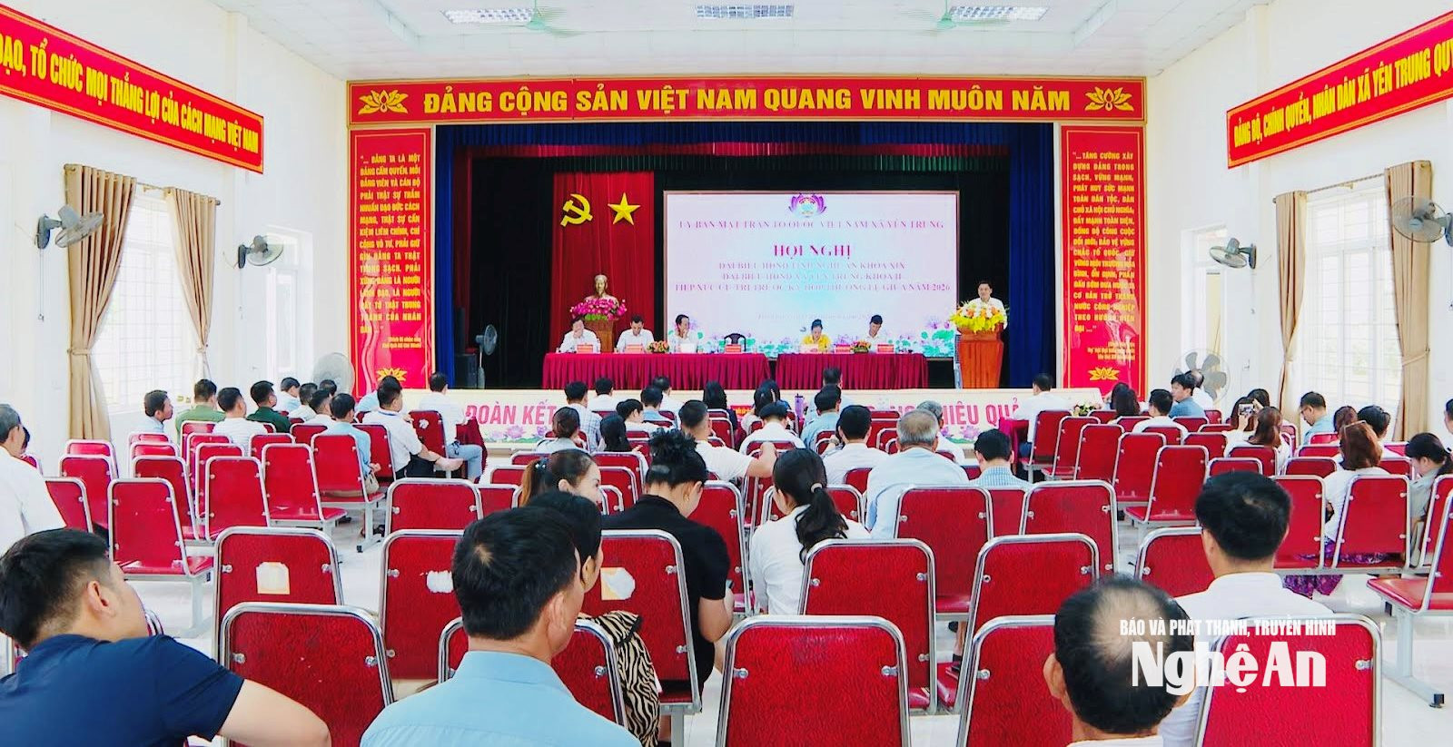bna_-dong-chi-hoang-nghia-hieu-pho-bi-thu-thuong-truc-tinh-uy-chu-tich-hdnd-tinh-ket-luan-hoi-nghi.(1).jpg