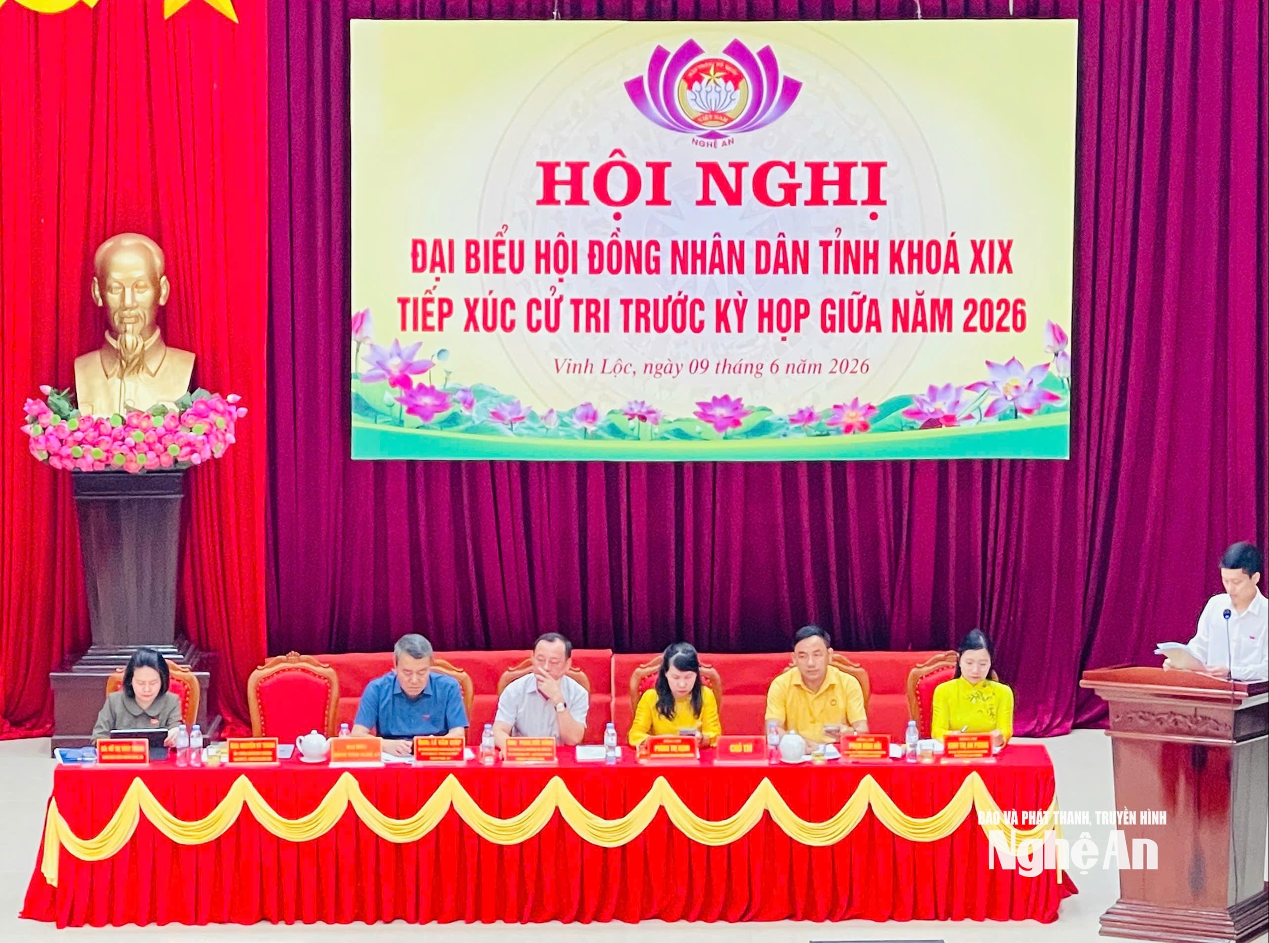 bna_cac-dai-bieu-hdnd-tinh-tai-hoi-nghi-tiep-xuc-cu-tri-vinh-loc.jpg