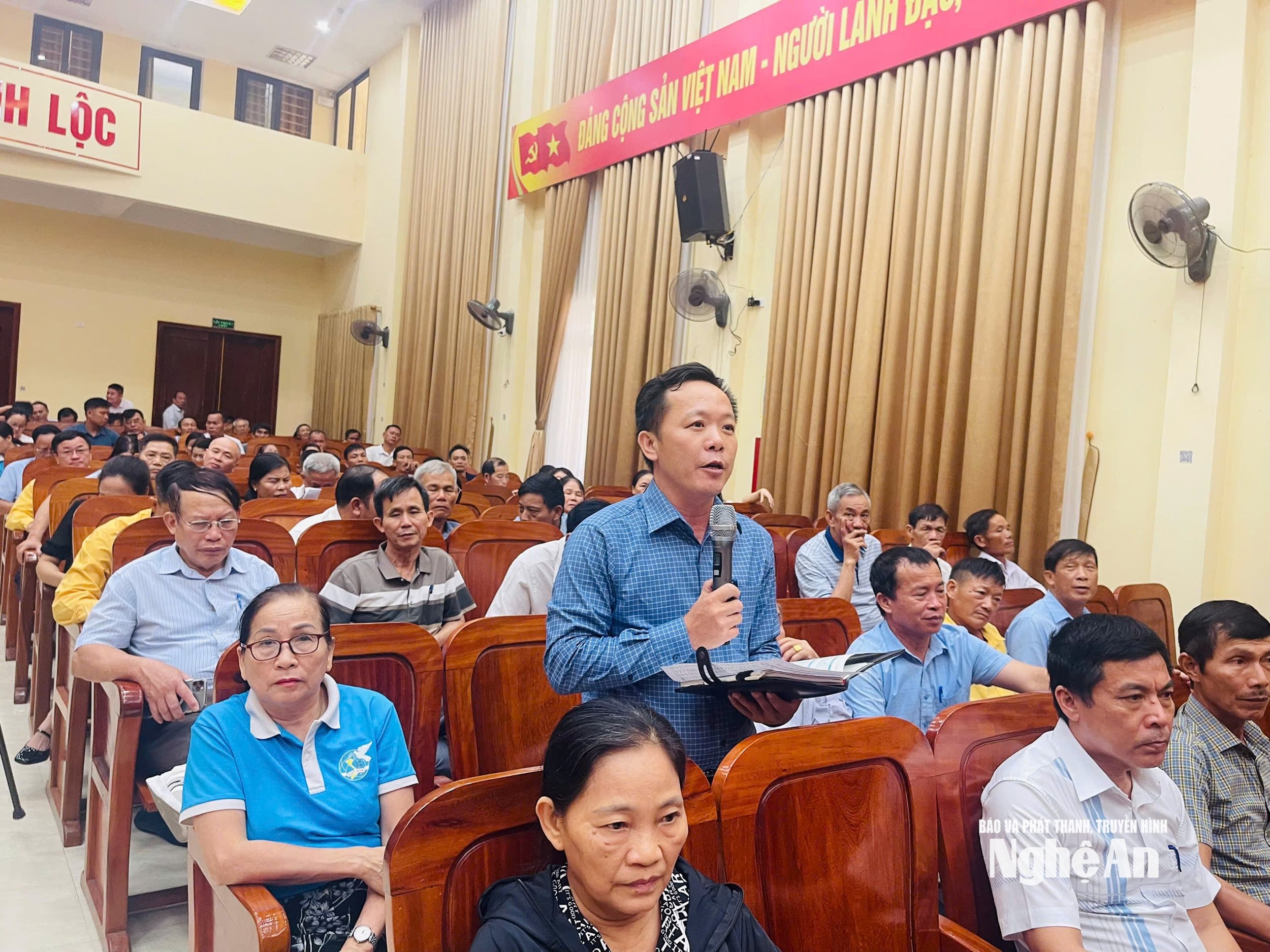 bna_cu-tri-phuong-vinh-loc-kien-nghi-nhieu-van-de-ve-dan-sinh-phat-trien-kinh-te-xa-hoi-dia-phuong2.jpg