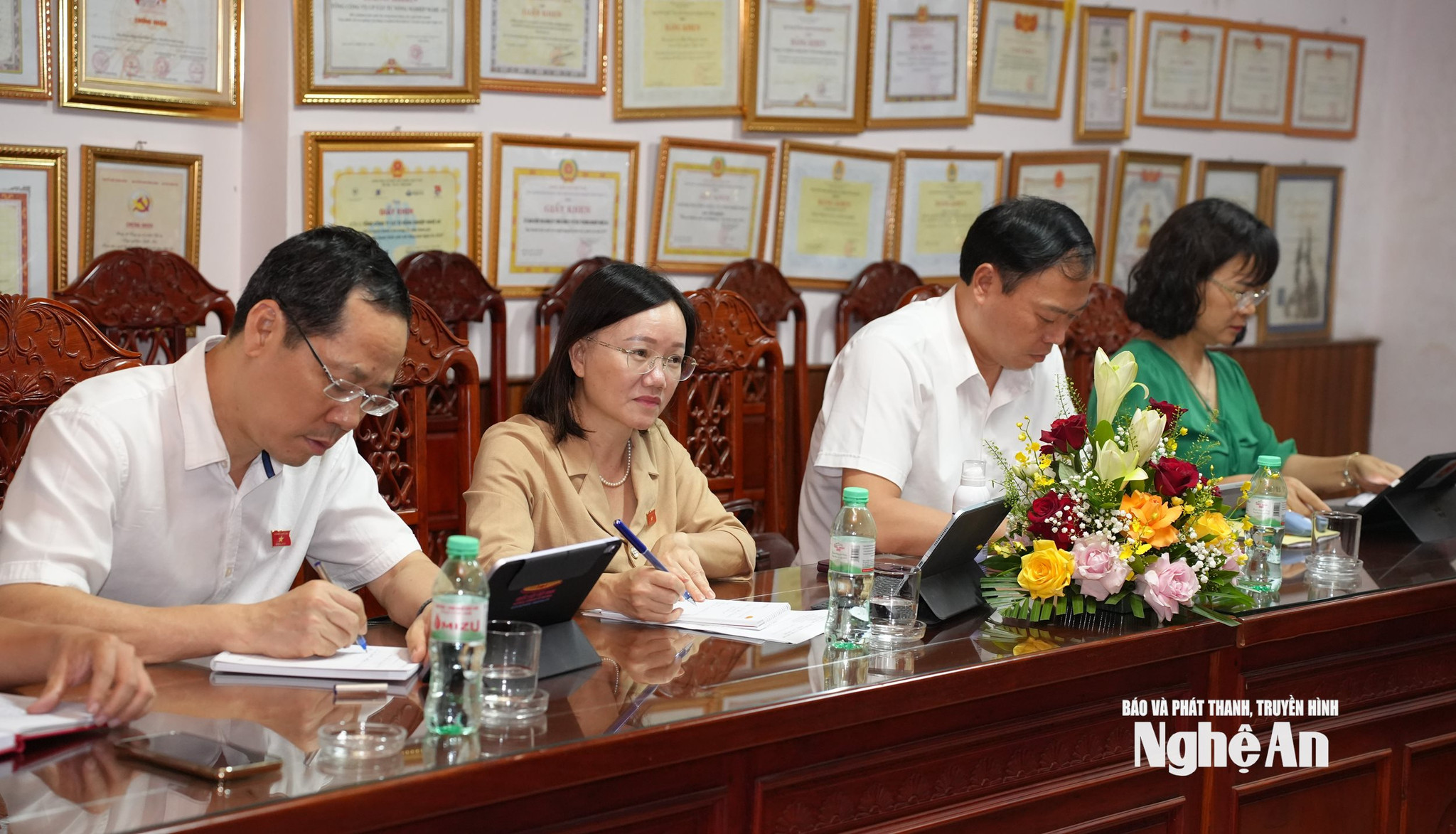 bna_doan-khao-sat-nghe-kien-nghi-cua-agrimex-nghe-an.-anh-nguyen-toan.jpg